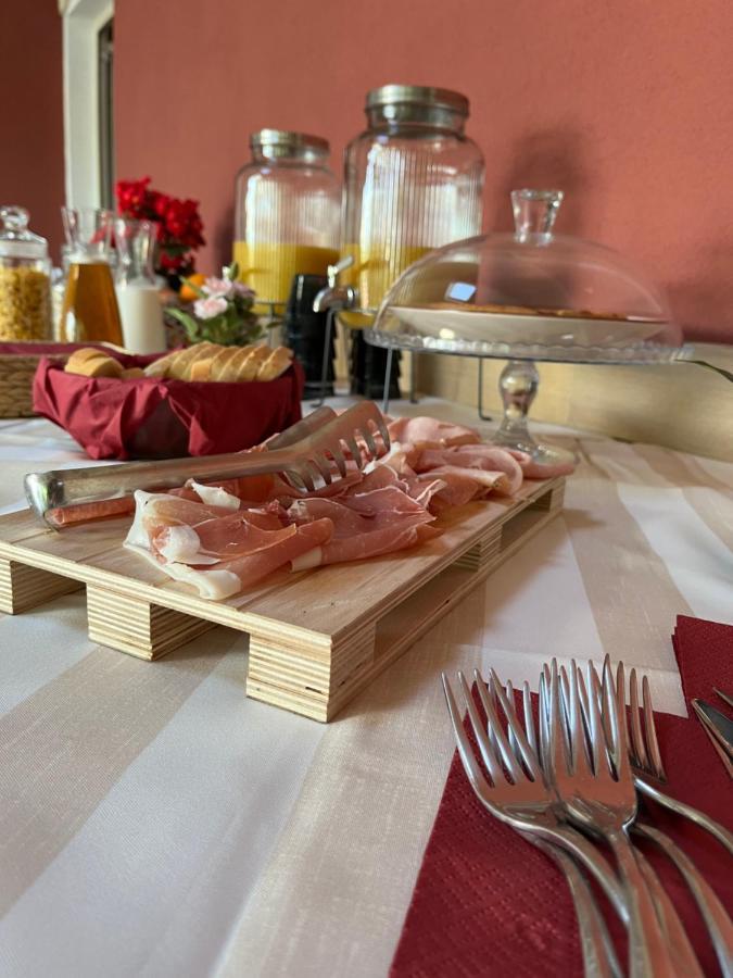 Bed & Breakfast La Rondinella Cerasolo Exterior foto